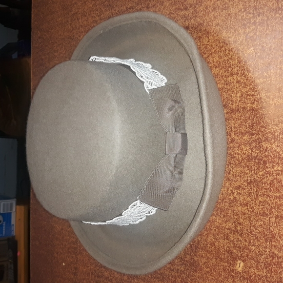 Ladies Hat - Picture 1 of 3
